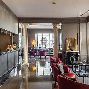https://colonna-palace.it-romehotels.com